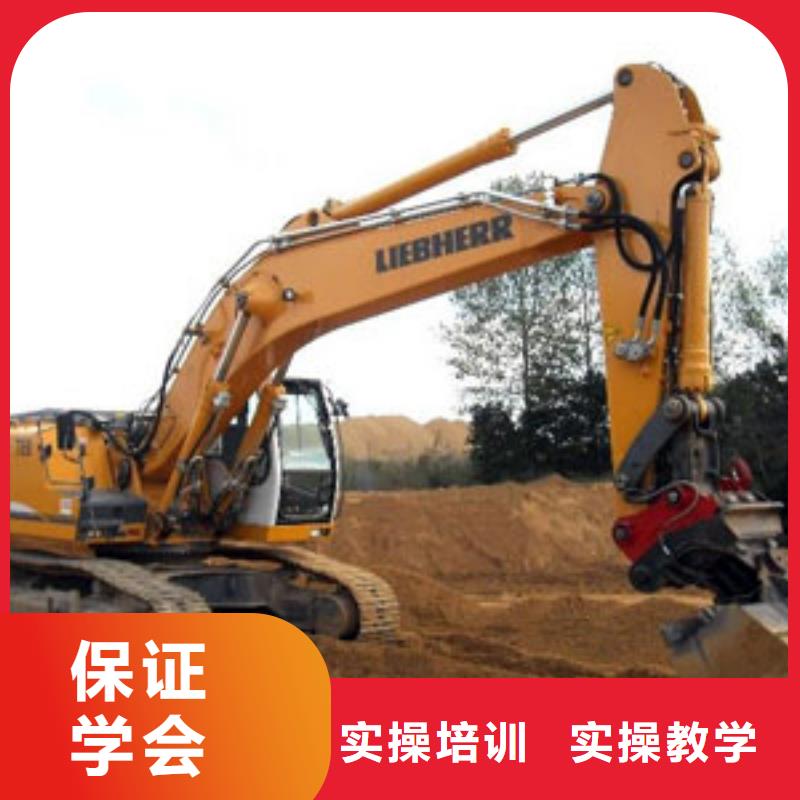 挖掘机培训保定虎振技工学校报名优惠