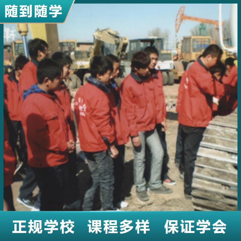 挖掘机操作保定虎振技工学校实操教学