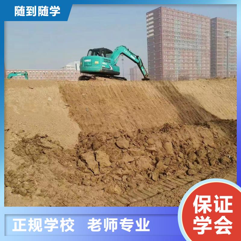 挖掘机操作保定虎振技工学校实操教学