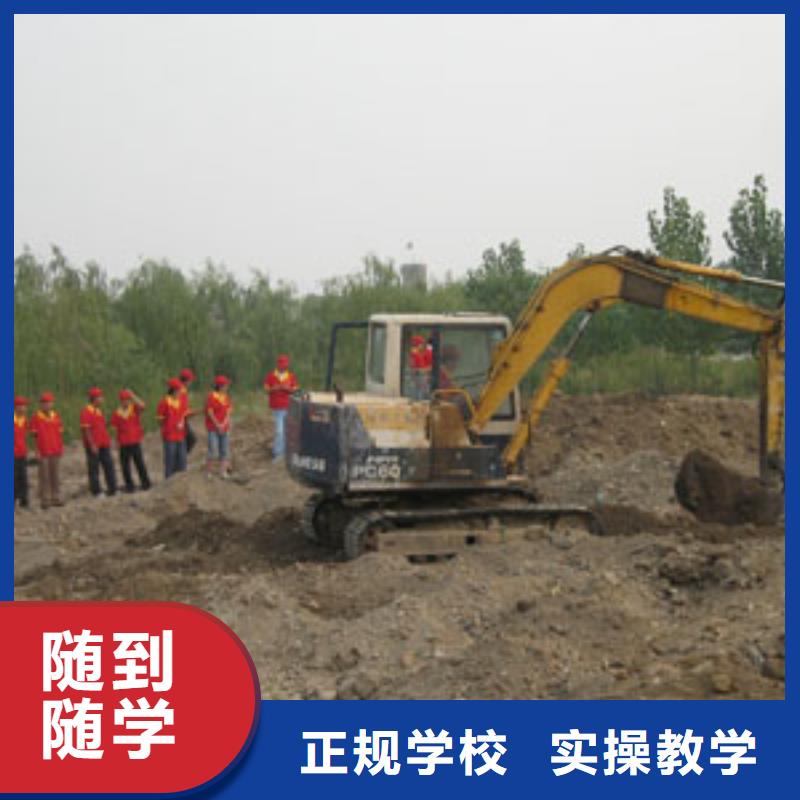 挖掘机操作保定虎振技工学校实操教学