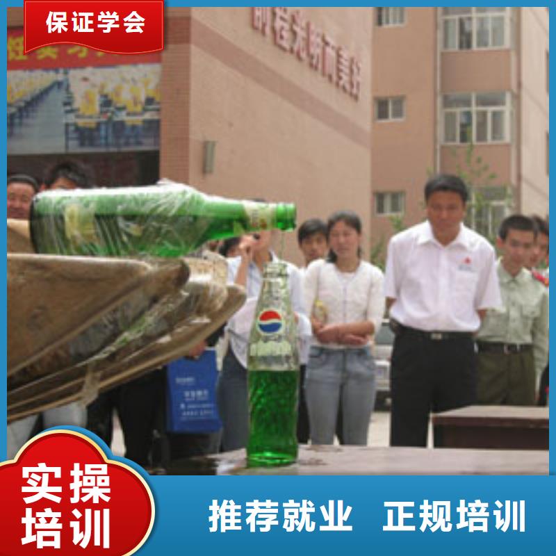 挖掘机操作保定虎振技工学校实操教学