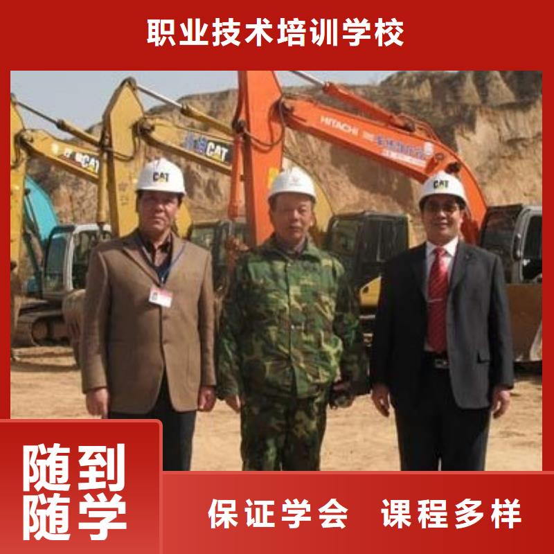 挖掘机操作保定虎振技工学校实操教学