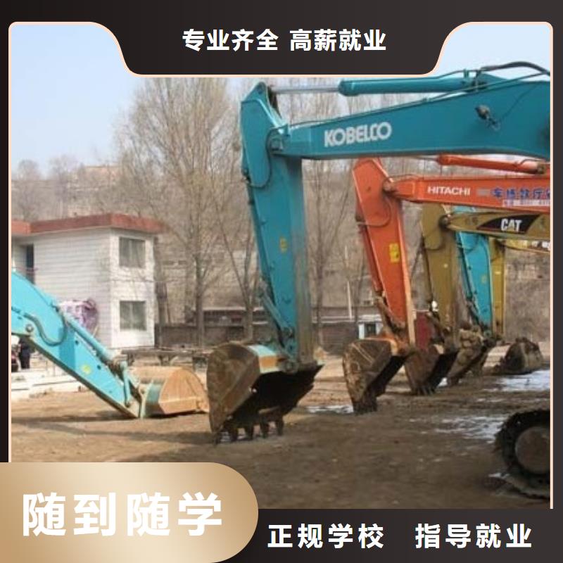 挖掘机操作保定虎振技工学校实操教学