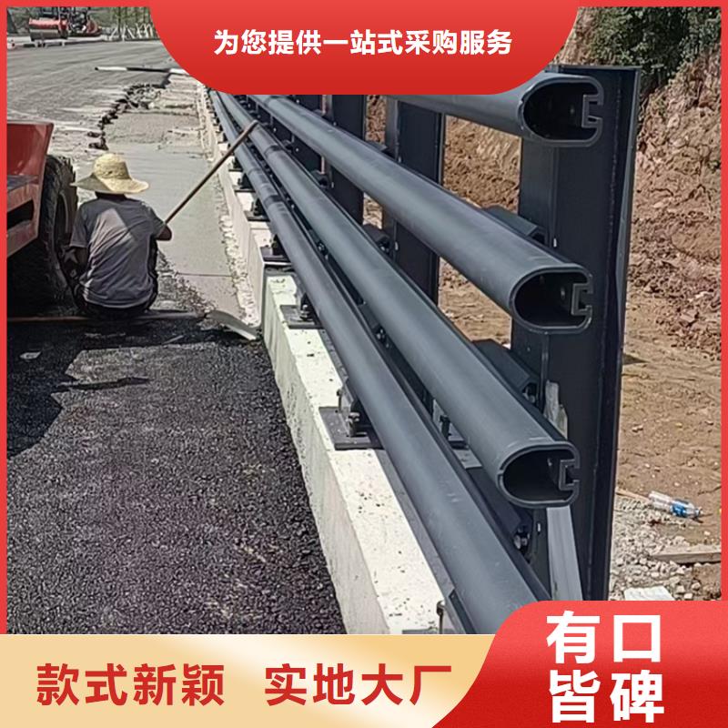 人行道不锈钢仿木护栏安装很方便