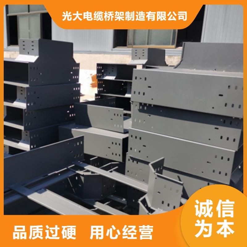 金属线槽附近的工厂刚刚更新