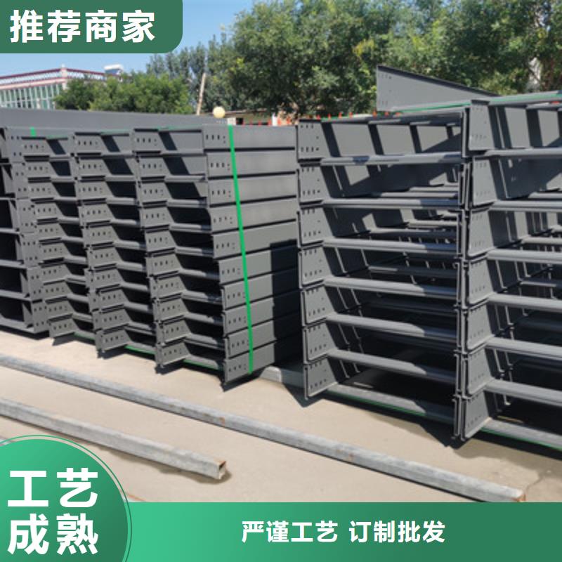 金属线槽附近的工厂刚刚更新