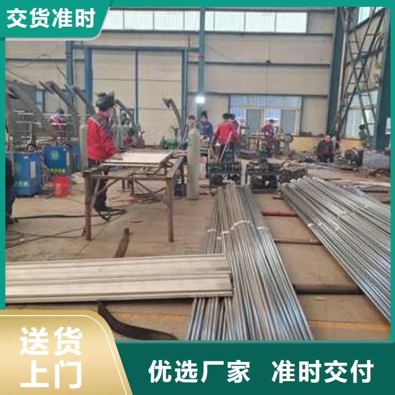 桥上的防撞护栏来厂实地考察