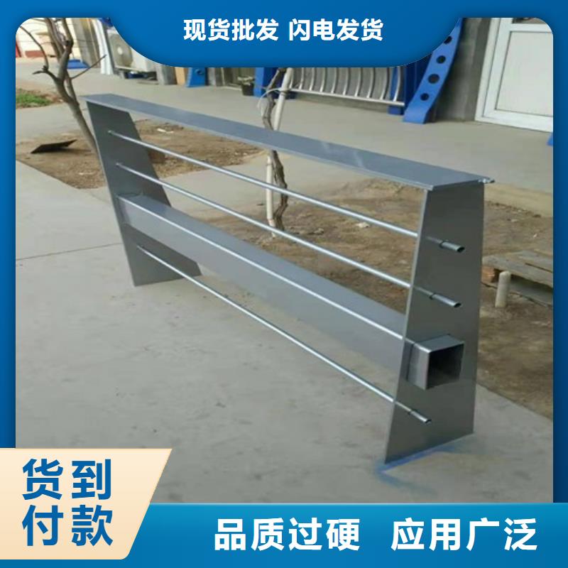 河道护栏立柱桥梁防撞护栏应用范围广泛