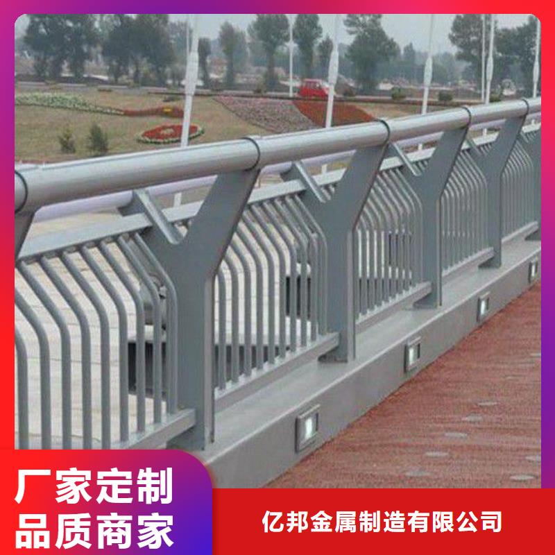 防撞护栏国道抗冲击围栏实体厂家